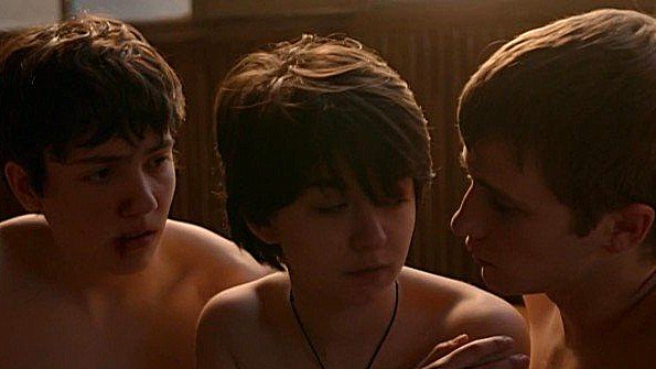 Сексуальная сцена из французского фильма с сексом молодых втроем
